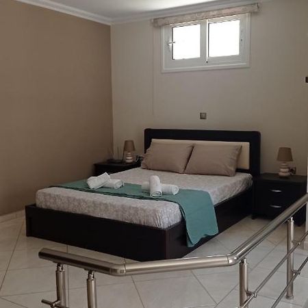Elena Apartamento Loútsa Exterior foto