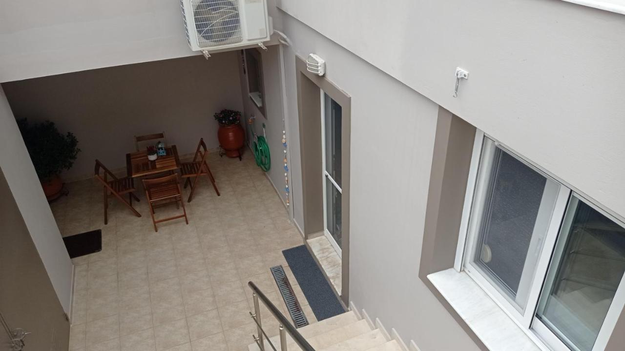 Elena Apartamento Loútsa Exterior foto