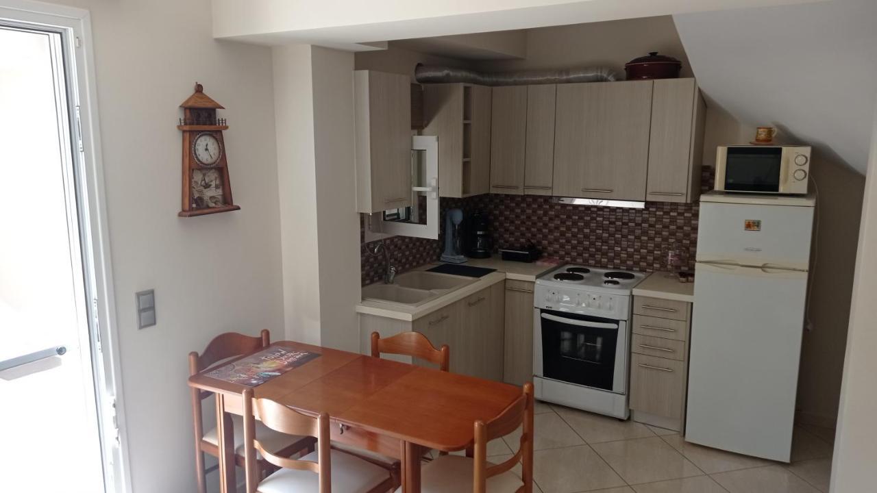 Elena Apartamento Loútsa Exterior foto