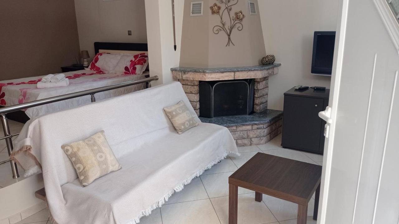 Elena Apartamento Loútsa Exterior foto